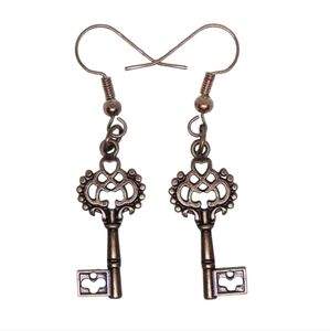 Handmade halloween key earrings‎